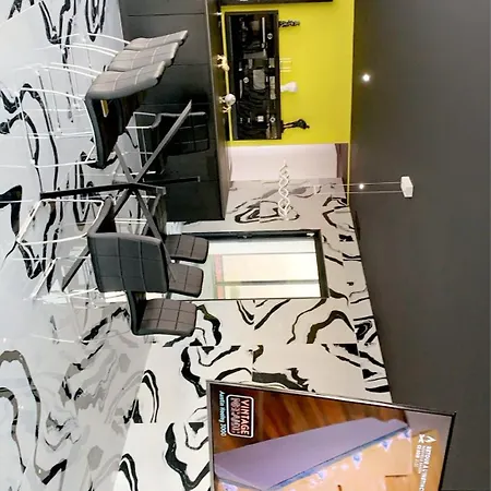 Signature Piscine Jacuzzi فيلة نيم