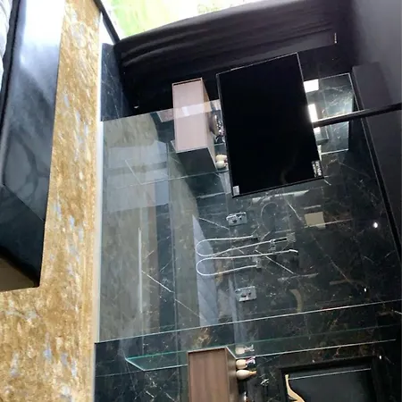 Signature Piscine Jacuzzi فيلة نيم