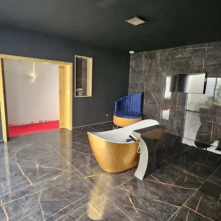 Signature Piscine Jacuzzi نيم