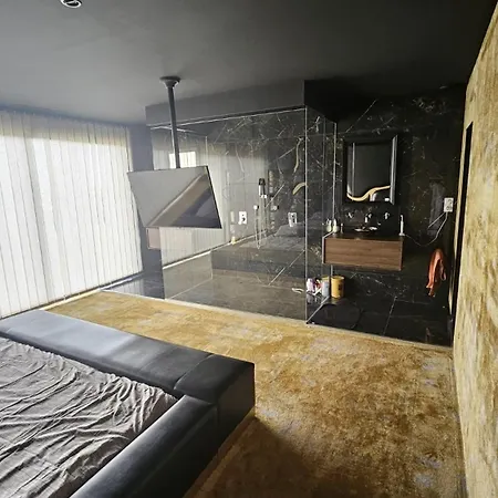 Signature Piscine Jacuzzi * نيم