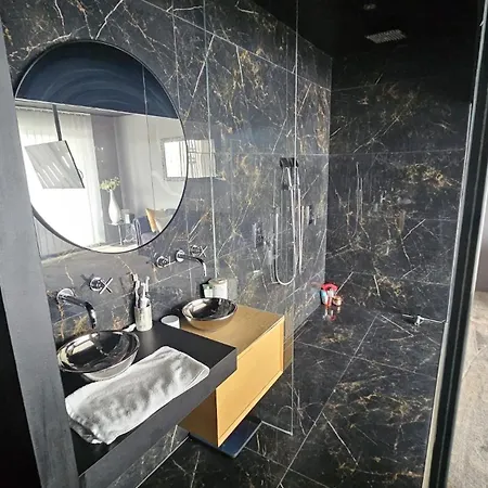 Signature Piscine Jacuzzi نيم