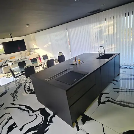 Signature Piscine Jacuzzi نيم