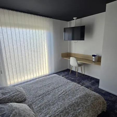 Signature Piscine Jacuzzi * نيم