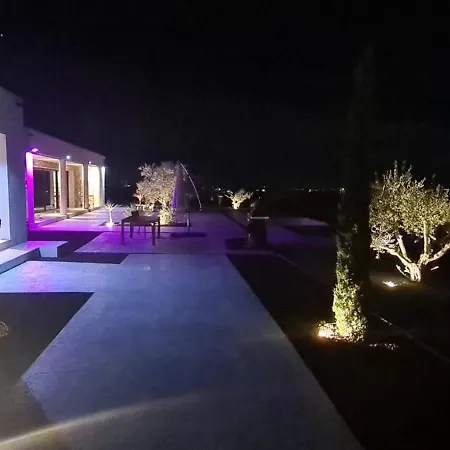 Signature Piscine Jacuzzi فيلة *