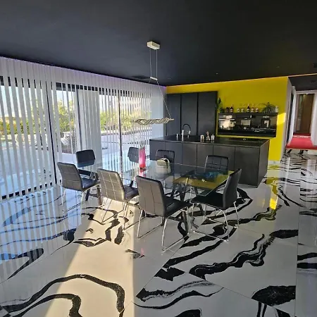 Signature Piscine Jacuzzi Villa *