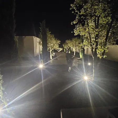 Signature Piscine Jacuzzi فيلة نيم