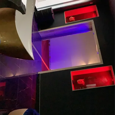 Signature Piscine Jacuzzi نيم
